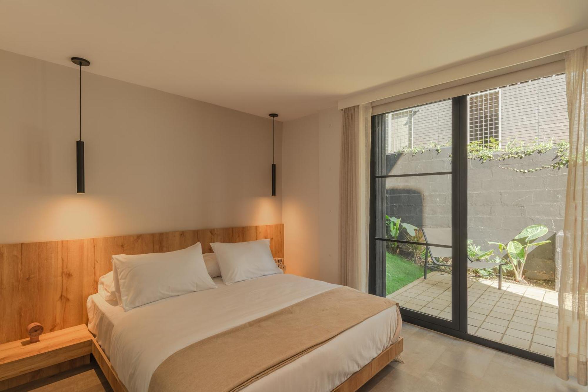 Apartment Patito Feo - Poblado Medellín Esterno foto